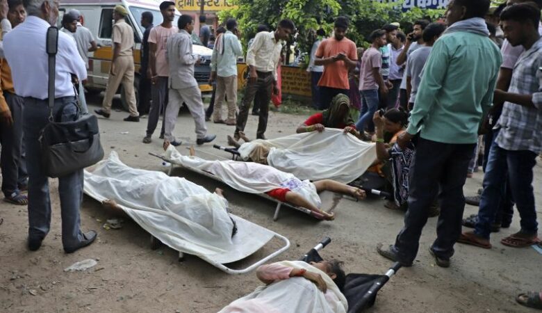 Ινδία: Στους 121 οι νεκροί από το ποδοπάτημα σε θρησκευτική συνάθροιση Ινδουιστών
