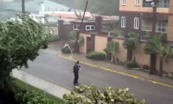 Ο κυκλώνας Μπέριλ έπληξε την Τζαμάικα και κατευθύνεται προς το Μεξικό