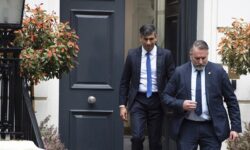 Βρετανία: Με έντονες αποδοκιμασίες αποχώρησε ο Ρίσι Σούνακ από τα γραφεία των Τόρις