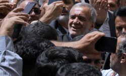 Ο μεταρρυθμιστής Μασούντ Πεζεσκιάν νέος πρόεδρος του Ιράν