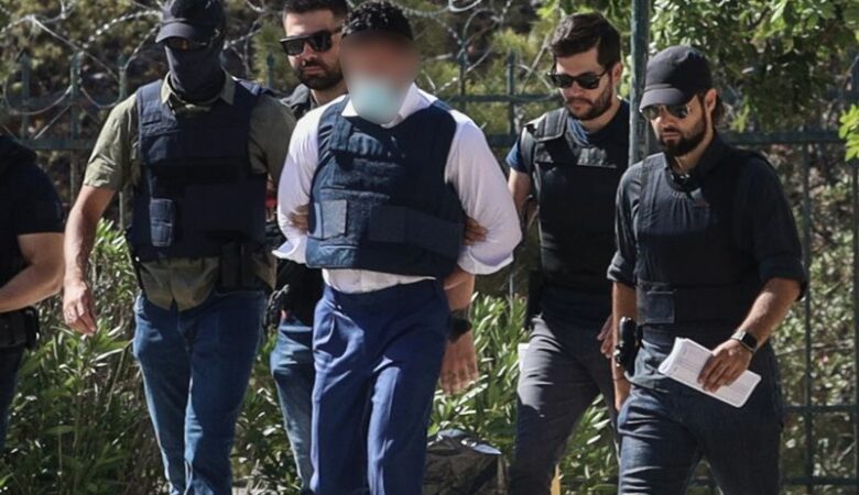 «Βαρύς ποινικός που δεν “ανοίγει το στόμα του” καθόλου» είναι ο 44χρονος ύποπτος για τη δολοφονία στο Ψυχικό – Βρήκαν κρύπτη στο σπίτι του