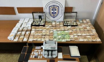 Εξαρθρώθηκε εγκληματική οργάνωση που εκβίαζε ιδιοκτήτες καταστημάτων – Μεταξύ αυτών υπάλληλοι και δημοτικοί αστυνομικοί του Δήμου Αθηναίων