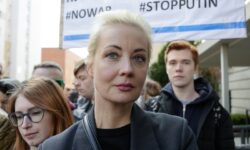 Ρωσικό δικαστήριο εξέδωσε ερήμην ένταλμα σύλληψης σε βάρος της χήρας του Ναβάλνι