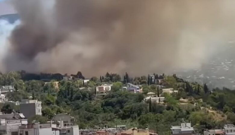 Μεγάλη φωτιά στην περιοχή Γηροκομείο της Πάτρας – Ήχησε το 112 – Προληπτική εκκένωση του Καραμανδάνειου