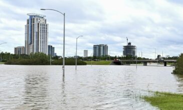 Αντιμέτωποι με καύσωνα εκατομμύρια Αμερικανοί στο Τέξας και χωρίς ηλεκτρικό ρεύμα μετά την καταιγίδα Μπέριλ