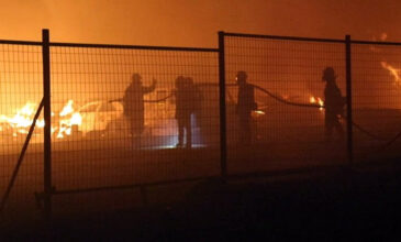 Μεγάλη φωτιά στις Αχαρνές – Κάηκαν εγκαταστάσεις εργοστασίων, δύσκολη νύχτα με μηνύματα του 112 στους κατοίκους