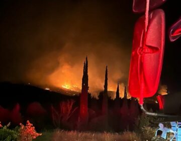 Κικίλιας για τη φωτιά στην Κορινθία: «Χωρίς ενεργό μέτωπο με εστίες που θα δουλευτούν όλο το βράδυ»