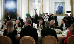 Ο Κυριάκος Μητσοτάκης και η σύζυγός του, Μαρέβα, στο δείπνο Μπάιντεν στον Λευκό Οίκο – Δείτε φωτογραφίες