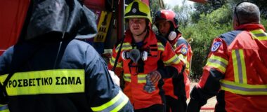 Φωτιά σε χαμηλή βλάστηση στη Σαλαμίνα