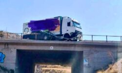 Δύο συλλήψεις για το τροχαίο δυστύχημα στην Κρήτη με την εμπλοκή φορτηγού, αγροτικού αυτοκινήτου και μοτοσικλέτας – Νεκρός συνταξιούχος αστυνομικός