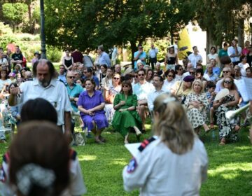 Ξεκίνησαν οι επετειακές εκδηλώσεις στον κήπο του Προεδρικού Μεγάρου για τα 50 χρόνια από την αποκατάσταση της Δημοκρατίας