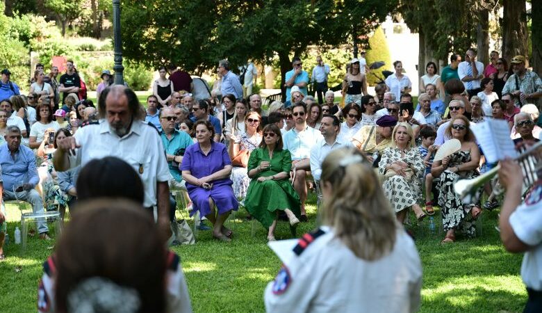 Ξεκίνησαν οι επετειακές εκδηλώσεις στον κήπο του Προεδρικού Μεγάρου για τα 50 χρόνια από την αποκατάσταση της Δημοκρατίας