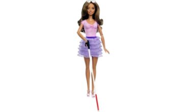 Κυκλοφόρησαν δύο νέες ξεχωριστές κούκλες Barbie – Μια τυφλή και μια μαύρη με σύνδρομο Down