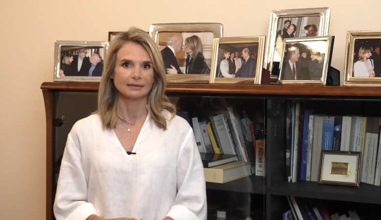 Η Μιλένα Αποστολάκη αποσύρθηκε από την προεδρική… κούρσα του ΠΑΣΟΚ