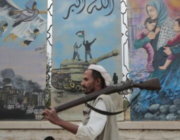 Ο ηγέτης των Χούθι απειλεί με αντίποινα το Ισραήλ μετά τις επιδρομές του στη Χοντέιντα της Υεμένης