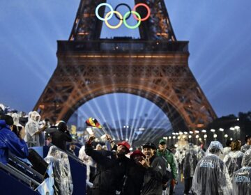 Ολυμπιακοί Αγώνες 2024: Εντυπωσιακή η τελετή έναρξης στο σκηνικό το μαγευτικό Παρίσι
