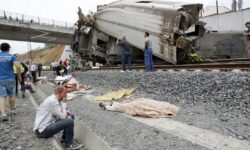 Φυλάκιση 2,5 ετών σε δύο άτομα για το σιδηροδρομικό δυστύχημα που προκάλεσε 80 νεκρούς το 2013 στην Ισπανία
