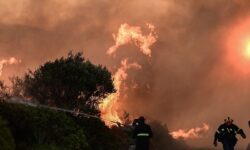 Φωτιά στην Εύβοια: Συγκλονίζει ο πυροσβέστης που υπέστη εγκαύματα – «Έτρεξα 800 μέτρα, με προσπέρναγε η φωτιά»
