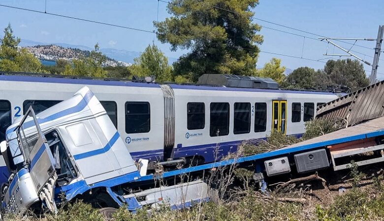 Συνελήφθη ο οδηγός του φορτηγού που συγκρούστηκε με τρένο στην Αυλίδα