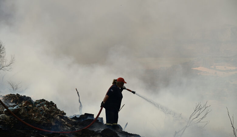 Υπό μερικό έλεγχο η φωτιά στα Τεμένια Ανατολικού Σελίνου στα Χανιά