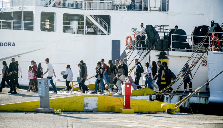 Εκπτώσεις σε ακτοπλοϊκά εισιτήρια για τη μετάβαση των αναπληρωτών εκπαιδευτικών