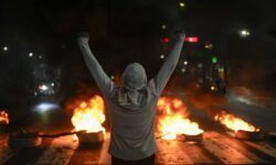 Χαμός στη Βενεζουέλα μετά την επανεκλογή Μαδούρο – Τουλάχιστον ένας νεκρός και 46 συλλήψεις στις διαδηλώσεις