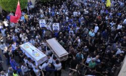Οργή κατά του Ισραήλ στις κηδείες δύο παιδιών που σκοτώθηκαν στο πλήγμα με στόχο τον διοικητή της Χεζμπολάχ στη Βηρυτό