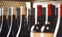 Κλέφτης με προτίμηση στο… κρασί, άρπαξε 700 μπουκάλια αξίας 10.000 ευρώ από αποθήκη στο Κιλκίς