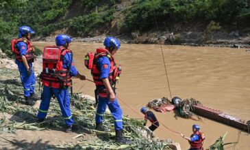 Κίνα: Τουλάχιστον 38 νεκροί από την κατάρρευση γέφυρας μετά από πλημμύρες