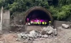 Νέα κατάρρευση γέφυρας από κατολισθήσεις στην Κίνα – Τουλάχιστον δύο νεκροί