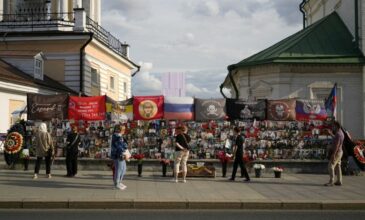 Δεκάδες πολίτες στην Ρωσία απέτισαν φόρο τιμής σε μαχητές της Βάγκνερ πεσόντες στο Μαλί