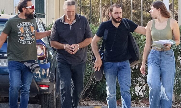 Προφυλακίστηκε ο καθηγητής του Παντείου και της Σχολής Αξιωματικών της ΕΛ.ΑΣ. που κατηγορείται για τις φωτιές στη Βάρη