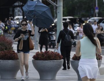 Νομοσχέδιο στην Κίνα καθιστά ευκολότερη τη δήλωση γάμων και δυσκολότερη τη διαδικασία διαζυγίου