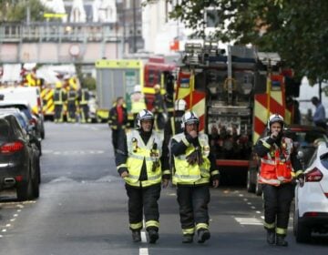 Ξέσπασε φωτιά στην στέγη του Somerset House στο Λονδίνο – Εκατό πυροσβέστες επί τόπου