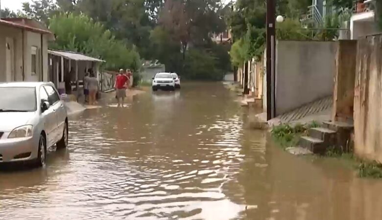 Πολλά προβλήματα από τις καταιγίδες και τους κεραυνούς σε βόρεια και δυτική Ελλάδα