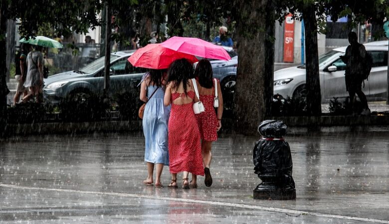 Ισχυρές βροχές και καταιγίδες συνοδευόμενες από χαλάζι αναμένονται από το μεσημέρι σε Αττική και Πελοπόννησο