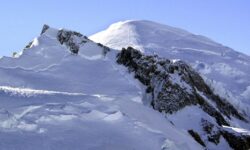 Τέσσερις Κορεάτες και Ιταλοί παραμένουν εγκλωβισμένοι στο Λευκό Όρος