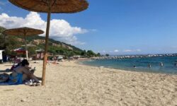 Επιτρέπεται και πάλι η κολύμβηση στις ακτές της ευρύτερης περιοχής του Βόλου