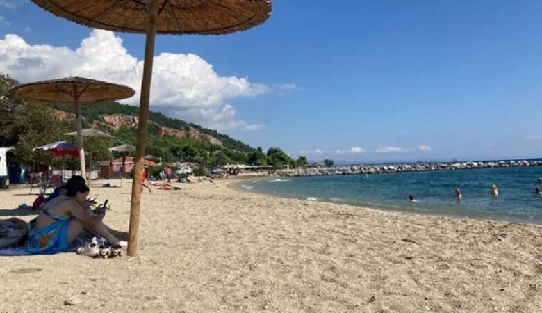 Επιτρέπεται και πάλι η κολύμβηση στις ακτές της ευρύτερης περιοχής του Βόλου