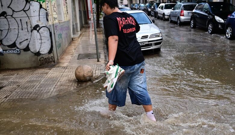 Σε συναγερμό η Πυροσβεστική λόγω της κακοκαιρίας – 154 κλήσεις έλαβε το Κέντρο Επιχειρήσεων για Αττική, Καβάλα και Χίο