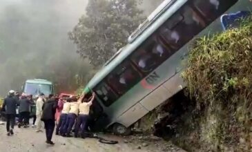 Τριάντα τουρίστες τραυματίστηκαν σε τροχαίο στο Περού – Το λεωφορείο τους έπεσε από ύψος 15 μέτρων στο Μάτσου Πίτσου