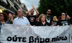 Πλήθος κόσμου σε Αθήνα και Θεσσαλονίκη στις πορείες για τα 11 χρόνια από την δολοφονία του Παύλου Φύσσα