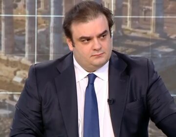 Πιερρακάκης: Ο βασικός λόγος για την απαγόρευση των κινητών στα σχολεία έχει να κάνει με την προσπάθεια καταπολέμησης του bullying