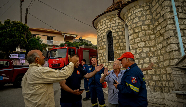 Κλειστά όλα τα σχολεία του Ξυλοκάστρου λόγω της φωτιάς