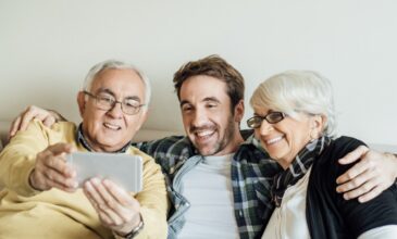 Oι νέοι στην Ελλάδα εγκαταλείπουν το πατρικό τους μετά τα 30 τους χρόνια