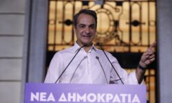 Μητσοτάκης στην Ρηγίλλης: Η Νέα Δημοκρατία δεν κοιτά ούτε αριστερά, ούτε δεξιά, παρά μόνο μπροστά