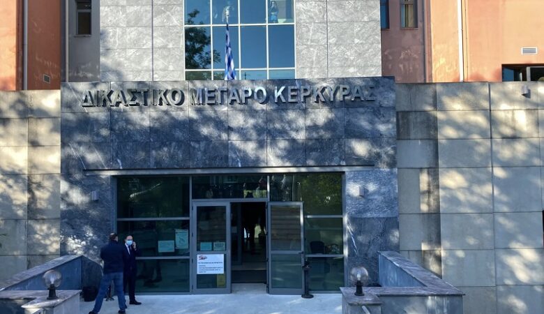 «Καυτoί» διάλογοι του κυκλώματος εκβιαστών στην Κέρκυρα: «Να γεμίσω την τσέπη μου θέλω»