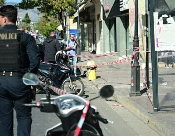 Χειρουργήθηκε στο κεφάλι η 14χρονη που τραυματίστηκε από σοβά σε στάση λεωφορείου στους Αγίους Αναργύρους