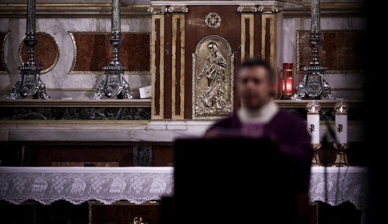 Έρευνα για υπεξαίρεση 3 εκατ. ευρώ από τα ταμεία της Καθολικής Εκκλησίας – Πρωταγωνιστές ιερείς και επιχειρηματίες νυχτερινών κέντρων