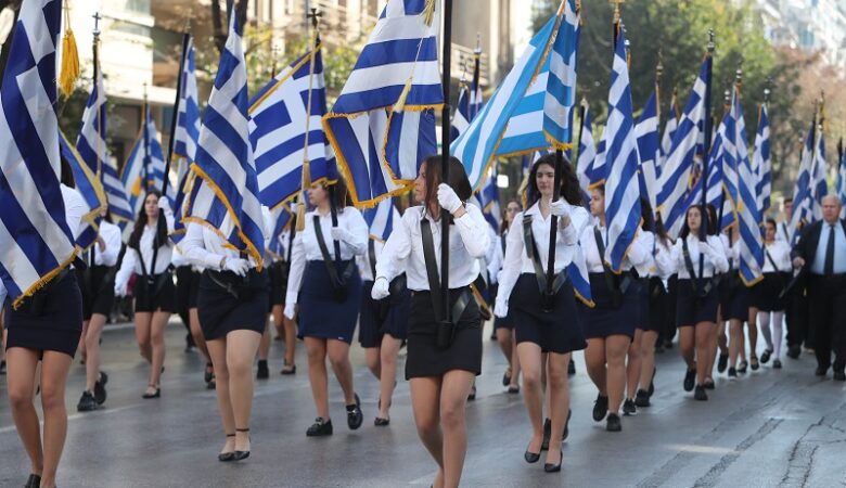 Ολοκληρώθηκε η μαθητική παρέλαση στην Θεσσαλονίκη – Γέμισε νιάτα και περηφάνια η Τσιμισκή